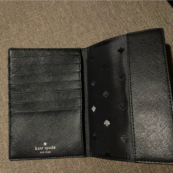 Kate Spade floral passport/key cardholder - Picture 4 of 4